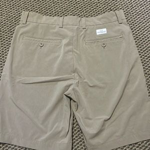 Vineyard Vines Breaker Shorts, performance bermudas 9 inch